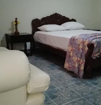 Residencial El Sol De Los Pinos Bed & Breakfast Trujillo Eksteriør bilde