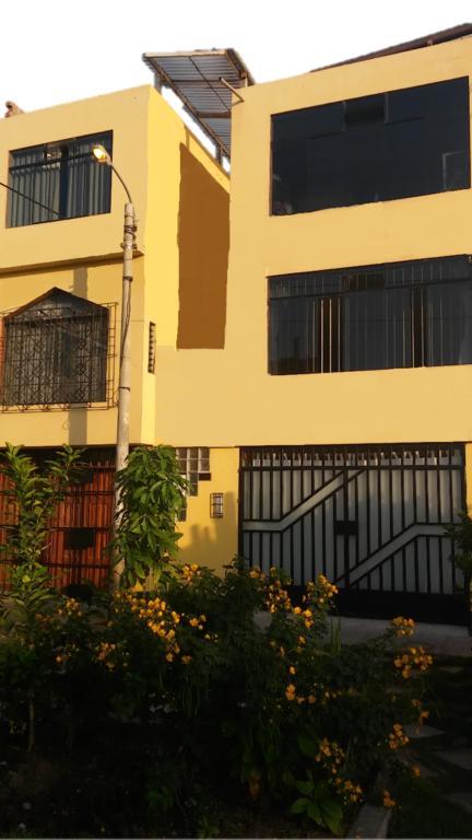 Residencial El Sol De Los Pinos Bed & Breakfast Trujillo Eksteriør bilde
