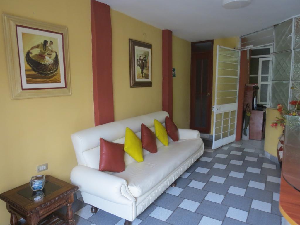 Residencial El Sol De Los Pinos Bed & Breakfast Trujillo Eksteriør bilde