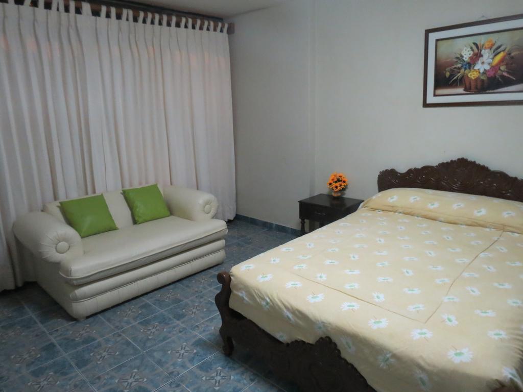 Residencial El Sol De Los Pinos Bed & Breakfast Trujillo Eksteriør bilde