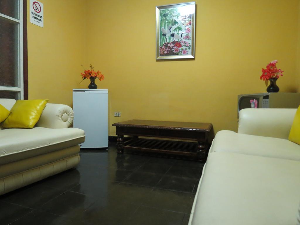 Residencial El Sol De Los Pinos Bed & Breakfast Trujillo Eksteriør bilde