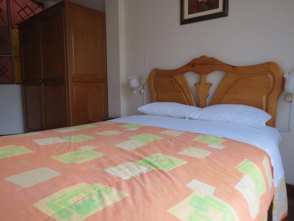 Residencial El Sol De Los Pinos Bed & Breakfast Trujillo Eksteriør bilde