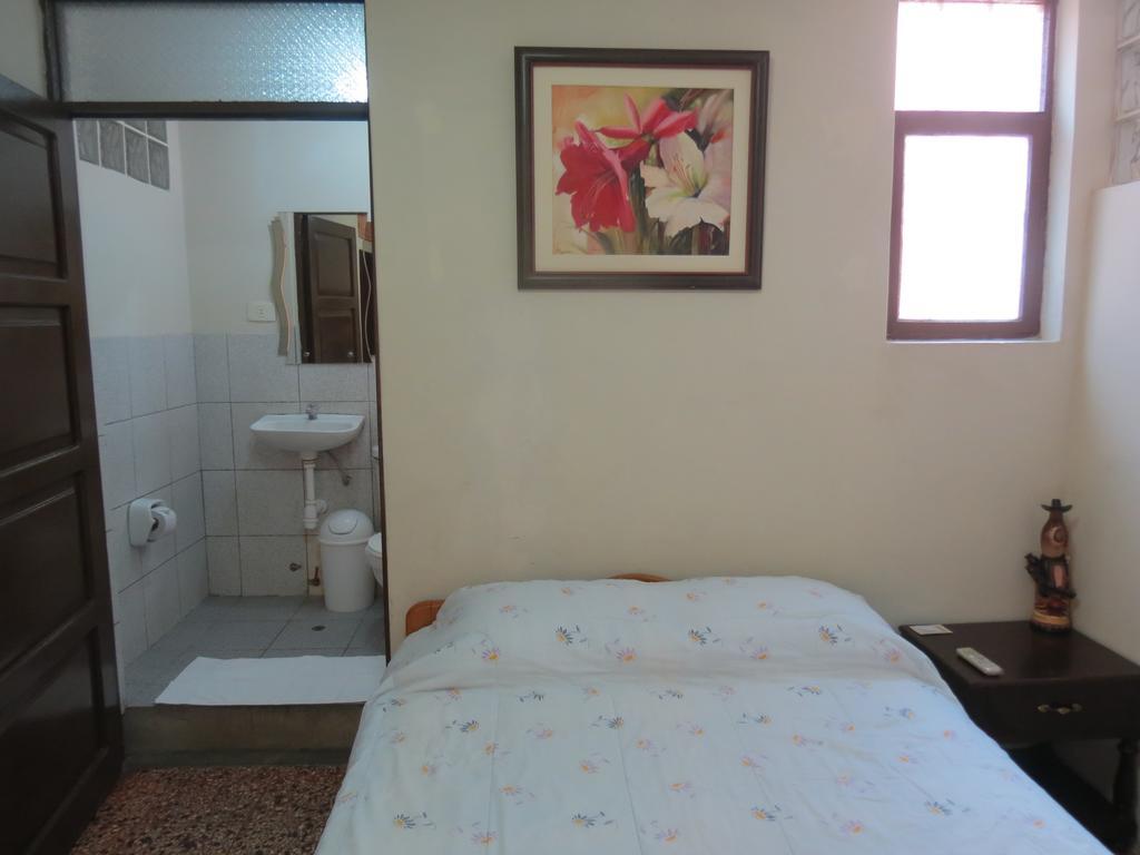 Residencial El Sol De Los Pinos Bed & Breakfast Trujillo Eksteriør bilde