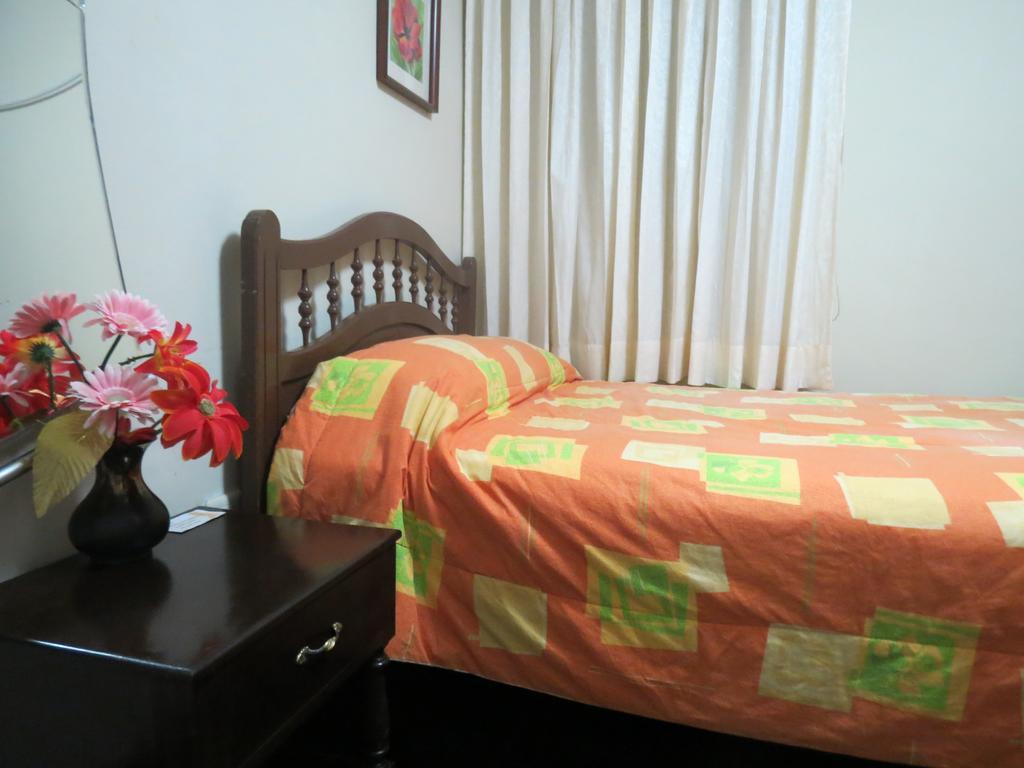 Residencial El Sol De Los Pinos Bed & Breakfast Trujillo Eksteriør bilde