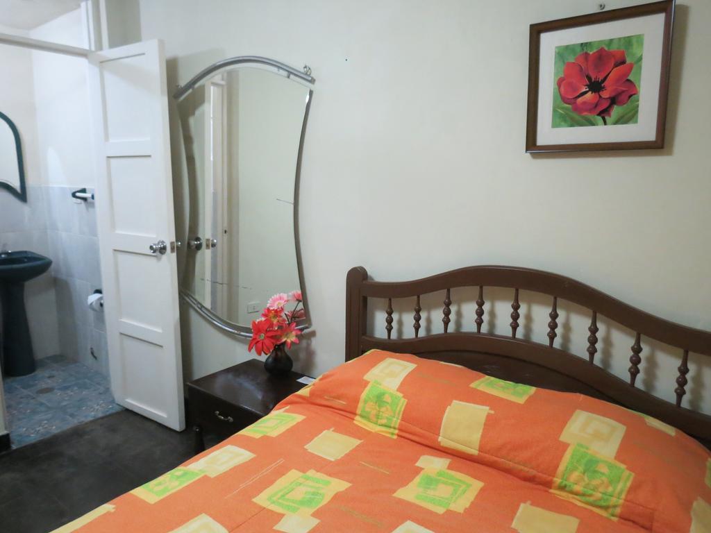 Residencial El Sol De Los Pinos Bed & Breakfast Trujillo Eksteriør bilde