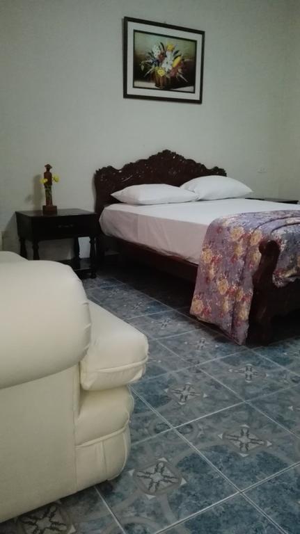 Residencial El Sol De Los Pinos Bed & Breakfast Trujillo Eksteriør bilde