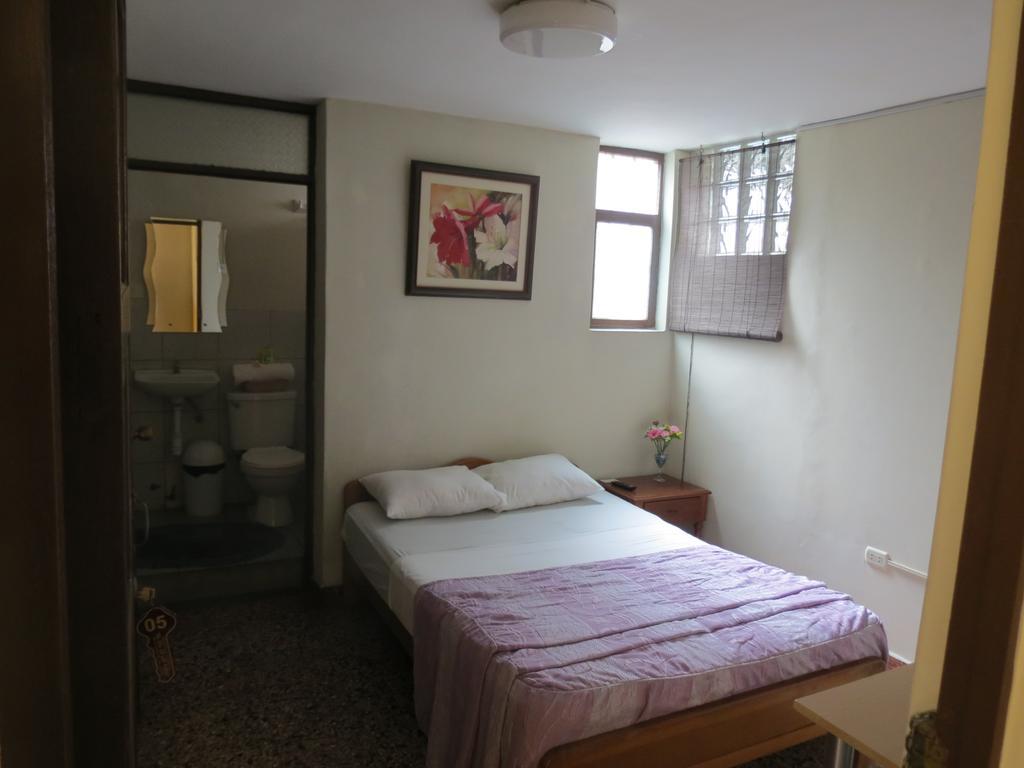 Residencial El Sol De Los Pinos Bed & Breakfast Trujillo Eksteriør bilde