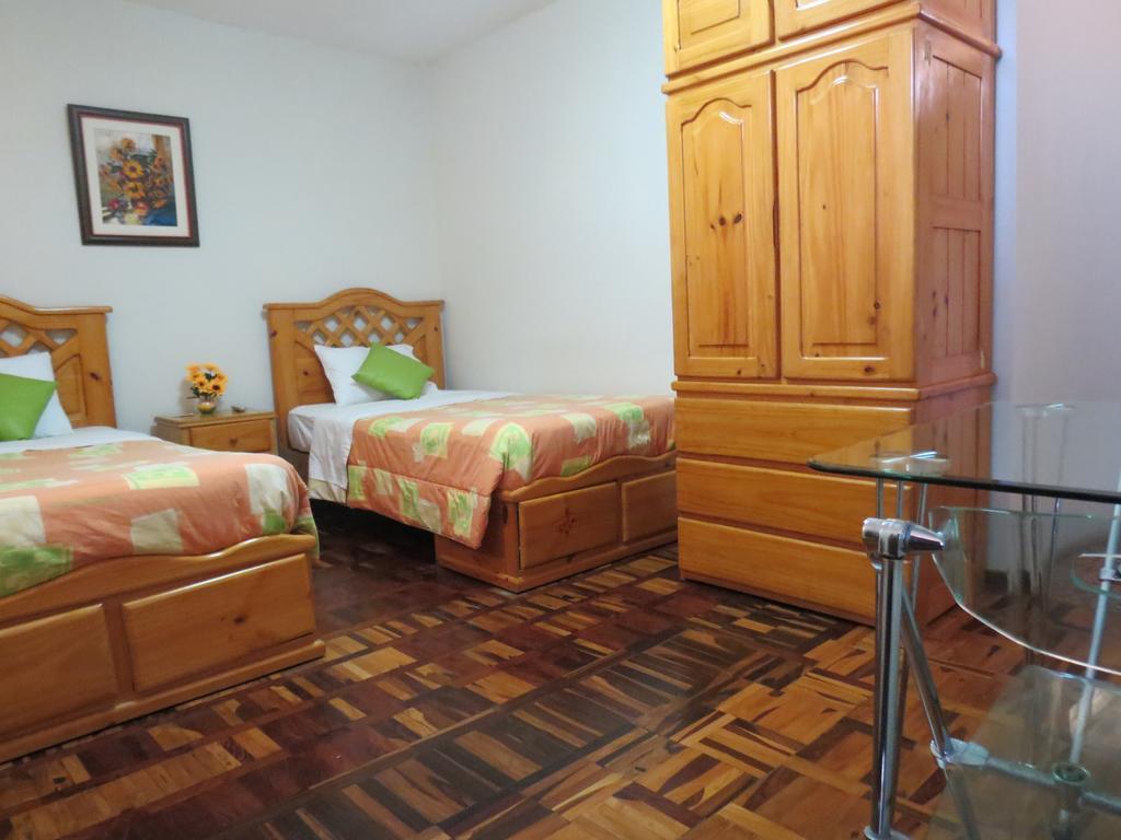 Residencial El Sol De Los Pinos Bed & Breakfast Trujillo Eksteriør bilde