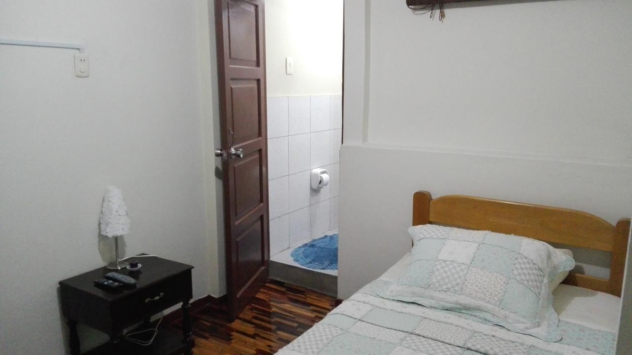 Residencial El Sol De Los Pinos Bed & Breakfast Trujillo Eksteriør bilde