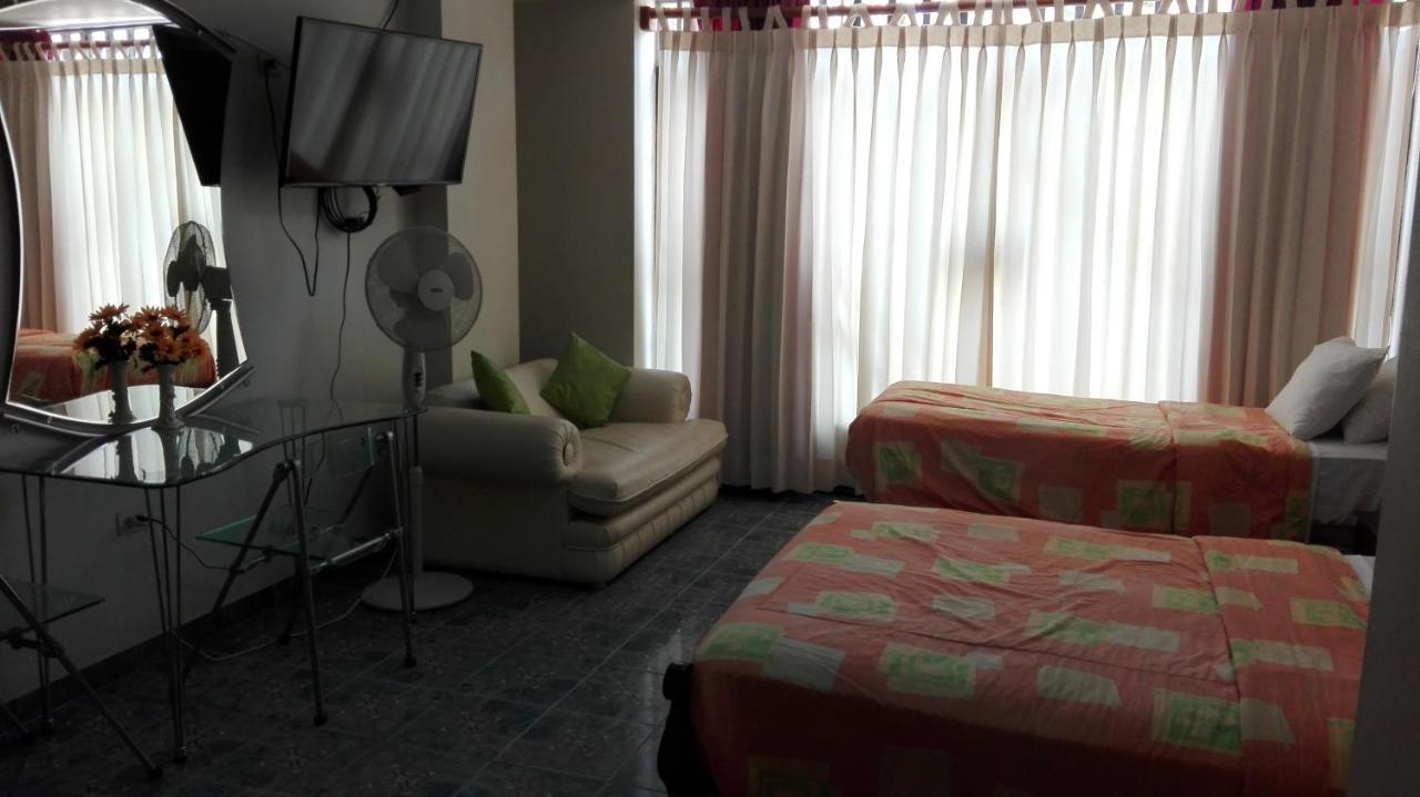 Residencial El Sol De Los Pinos Bed & Breakfast Trujillo Eksteriør bilde